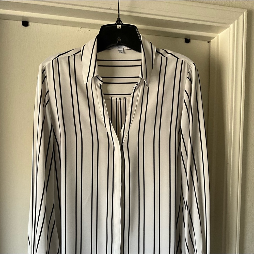 EXPRESS Portofino blouse, size medium, cute work blouse.